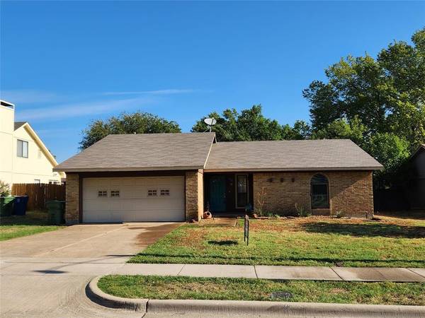 831 Salem Trail, Lewisville, TX 75067