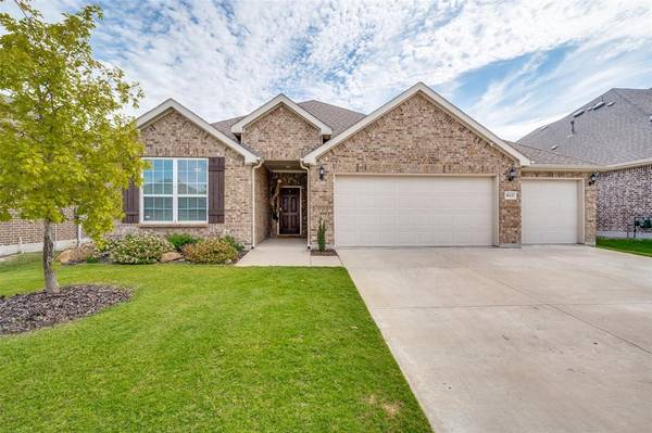 1612 Millican Lane, Aubrey, TX 76227