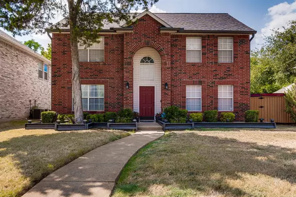 820 Meandering Drive,  Cedar Hill,  TX 75104