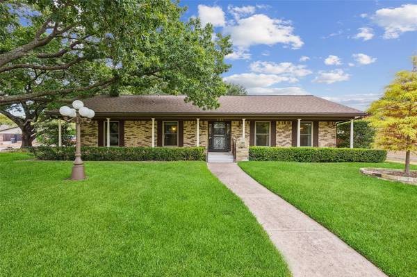 8432 Van Pelt Drive, Dallas, TX 75228