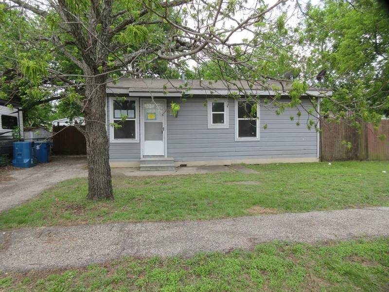 207 E Purdom Avenue, Alvarado, TX 76009