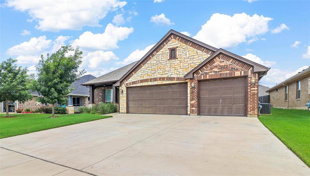 1013 Destrehan Court, Burleson, TX 76028