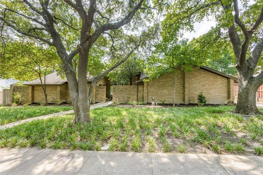 9037 Meadowknoll Drive, Dallas, TX 75243