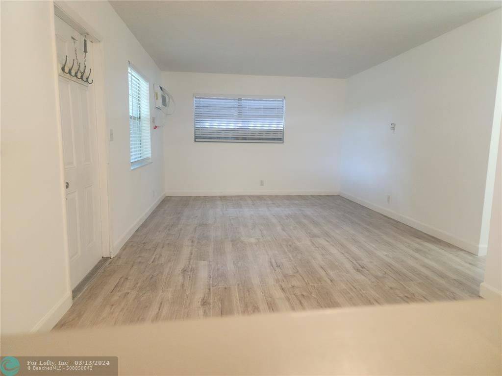 Hallandale Beach, FL 33009,900 SW 11th St  #3