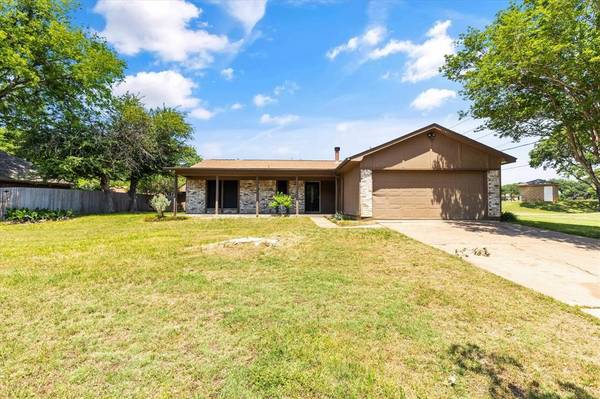 5224 Fairway Circle, Granbury, TX 76049