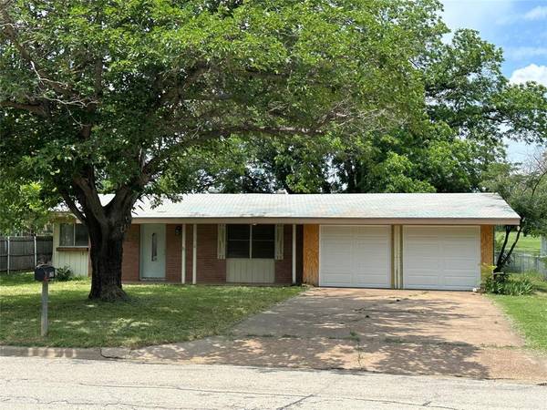 1210 S Rodgers Drive, Graham, TX 76450