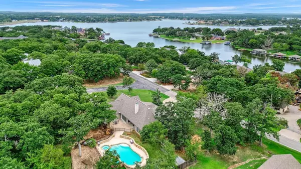 Lake Kiowa, TX 76240,307 Kiowa Drive E