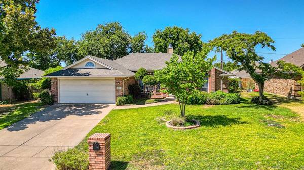 917 Park Meadow Lane, Burleson, TX 76028