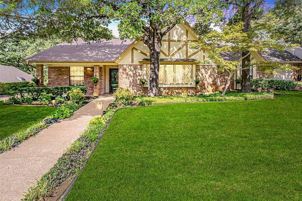 2708 Woodside Drive, Arlington, TX 76016