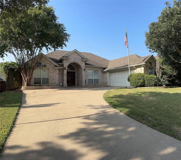 725 Herman Drive, Hurst, TX 76054