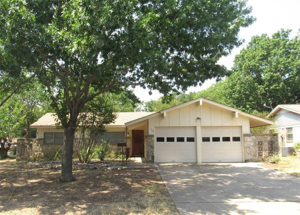 708 Meadowlark Circle, Crowley, TX 76036