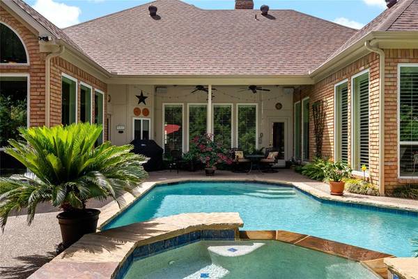 18524 Highland Creek Lane,  Dallas,  TX 75252