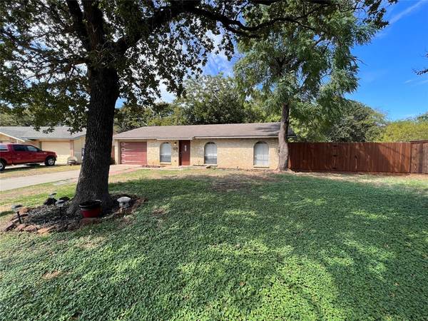 126 Janwood Place, Lewisville, TX 75067