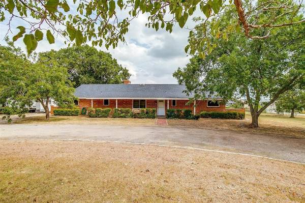 3912 Redbird Lane, Joshua, TX 76058