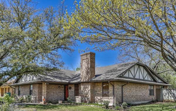 2011 Brentwood Street, Gainesville, TX 76240