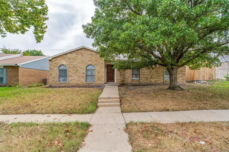 9423 Sophora Drive, Dallas, TX 75249