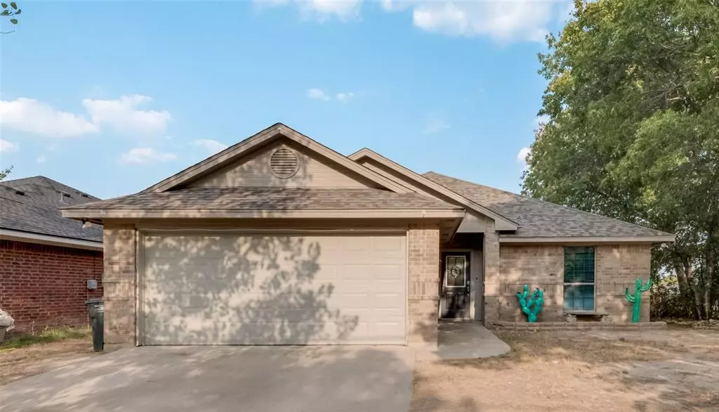 906 Van Winkle Street, Weatherford, TX 76086