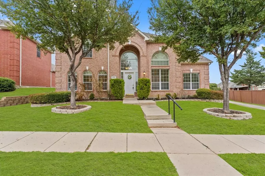 8910 Forest Hills Drive, Irving, TX 75063