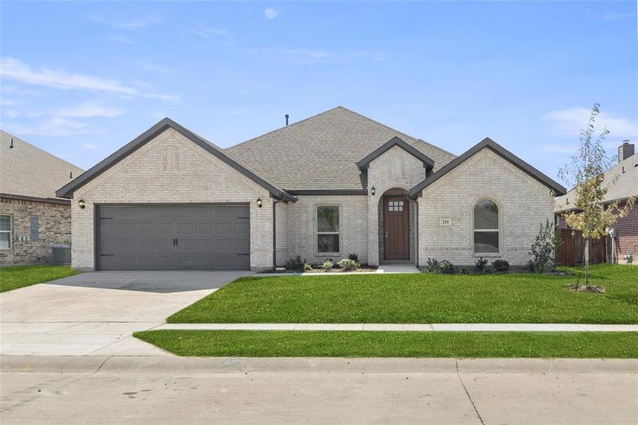 211 Oakcrest Drive, Justin, TX 76247