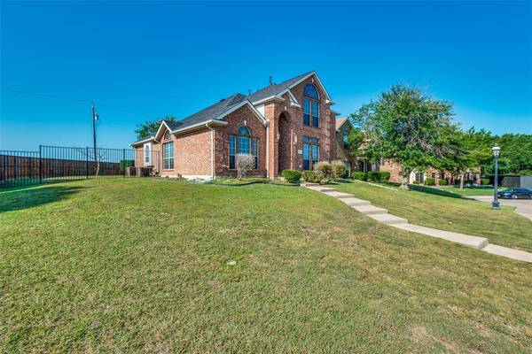 1736 Bramble Creek Drive,  Desoto,  TX 75115