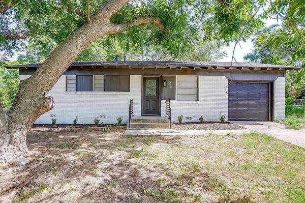 210 E 12th Street, Joshua, TX 76058