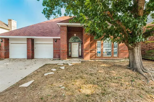 2803 Redstone Drive, Arlington, TX 76001