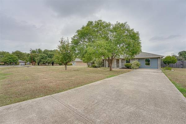 906 Eastridge Circle,  Red Oak,  TX 75154