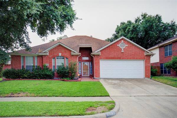 2725 White Oak Drive, Grand Prairie, TX 75052