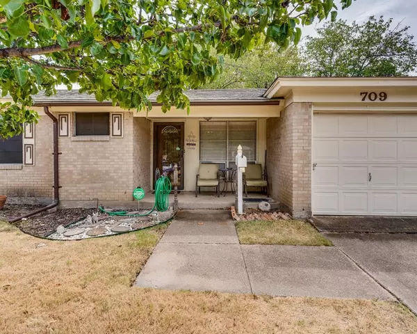 Grand Prairie, TX 75052,709 Blueberry Lane