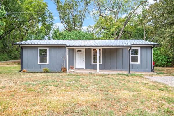 301 W ELM Street, Edgewood, TX 75117