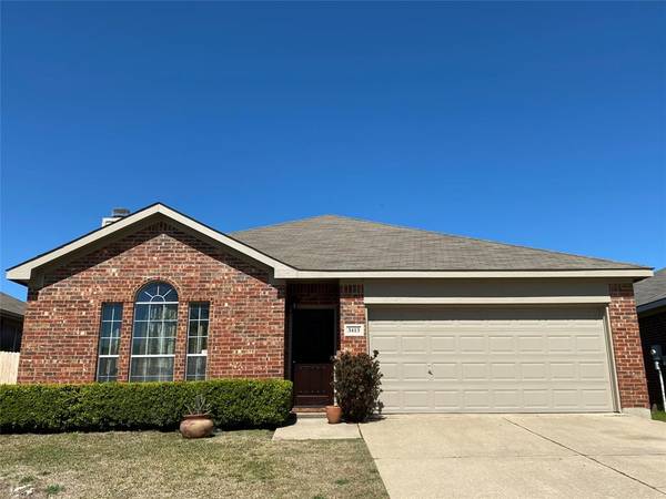 3413 Lasso Road, Fort Worth, TX 76262