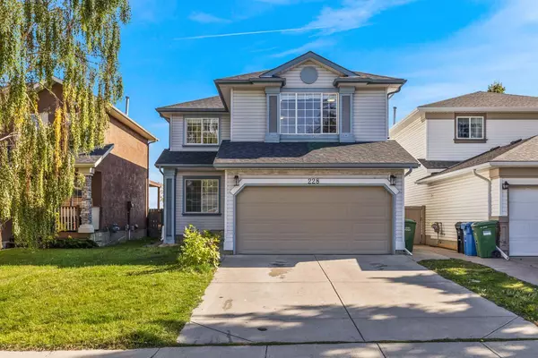 Calgary, AB T3K 4J1,228 Harvest Glen PL NE