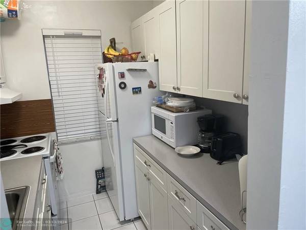 Hollywood, FL 33020,2219 Polk St  #7A