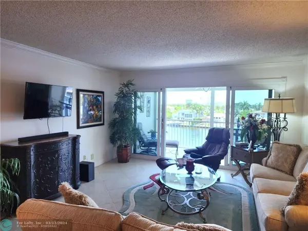 Pompano Beach, FL 33062,299 N Riverside Dr  #407