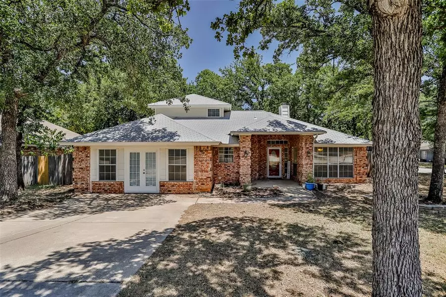 421 Meadowcrest Drive, Azle, TX 76020