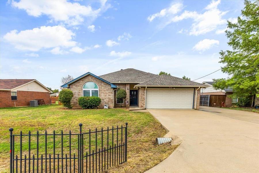 3940 Country Meadows Circle, Granbury, TX 76049