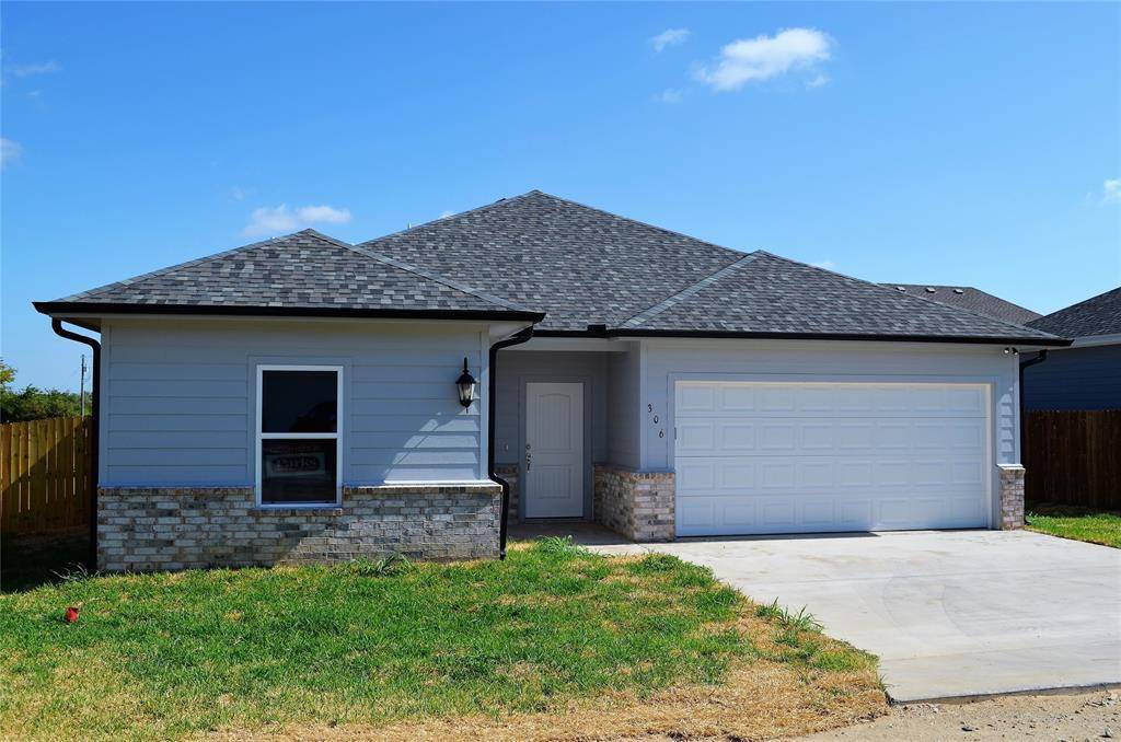 306 Hoover Drive,  Mabank,  TX 75147