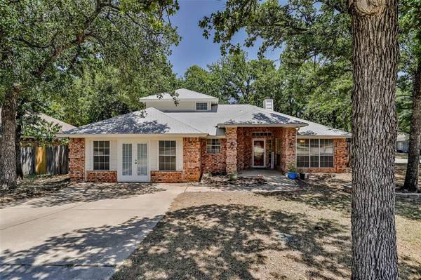 421 Meadowcrest Drive, Azle, TX 76020