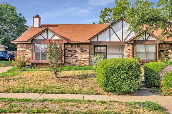 2433 Dalewood Lane, Bedford, TX 76022