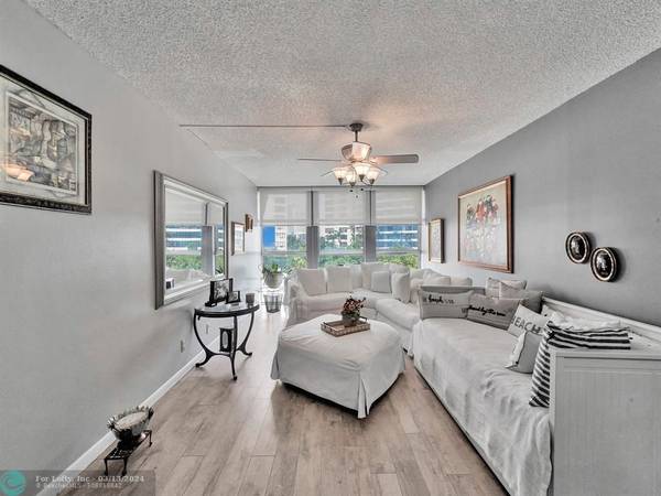 Hallandale Beach, FL 33009,501 Three Islands Blvd  #517