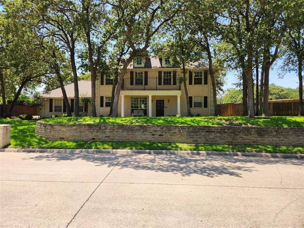 3629 Chateaux Lane, Hurst, TX 76054