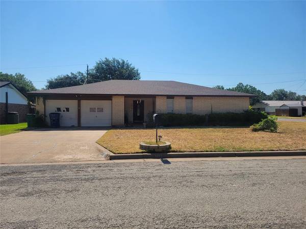 1417 Fairway Drive, Graham, TX 76450