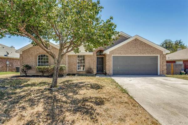 417 Willowstone Trail, Saginaw, TX 76179