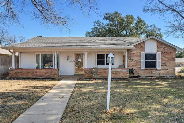 3805 Van Deman Drive, Benbrook, TX 76116