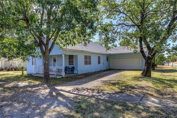 409 W Dallas Street, Wolfe City, TX 75496