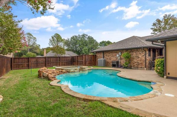 4301 Three Oaks Drive, Arlington, TX 76016