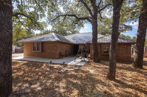 3206 S Lipsey Street, Decatur, TX 76234