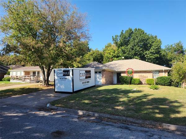 416 Grant Circle, White Settlement, TX 76108