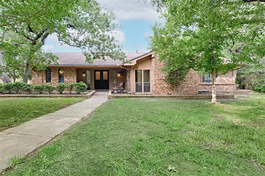 2408 Bluffview Court, Arlington, TX 76011