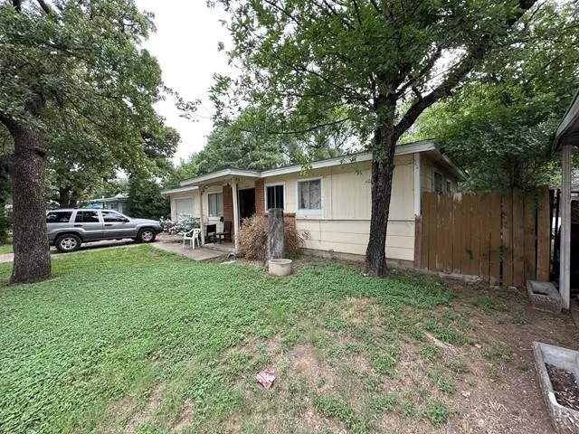 6421 Ava Court Drive, Fort Worth, TX 76112